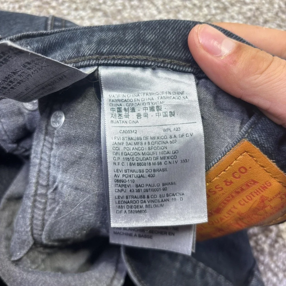 Levis 501 Shorts Mens‎ 32 Black Denim Button Fly Raw Hem Cutoff 6 Inseam